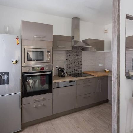 Appartement T2 Proche Centre Ville Истр Екстериор снимка